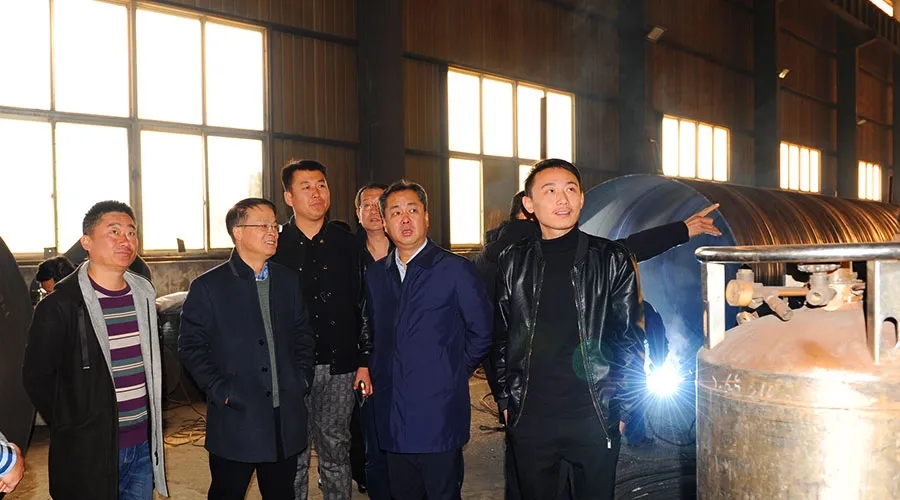 昆都侖區區委副書記、區長廉冬一行與誠鋼管道主要負責人趕赴河北調研考察
